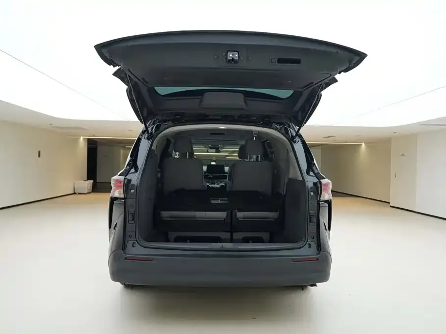 Toyota Sienna — фото 4