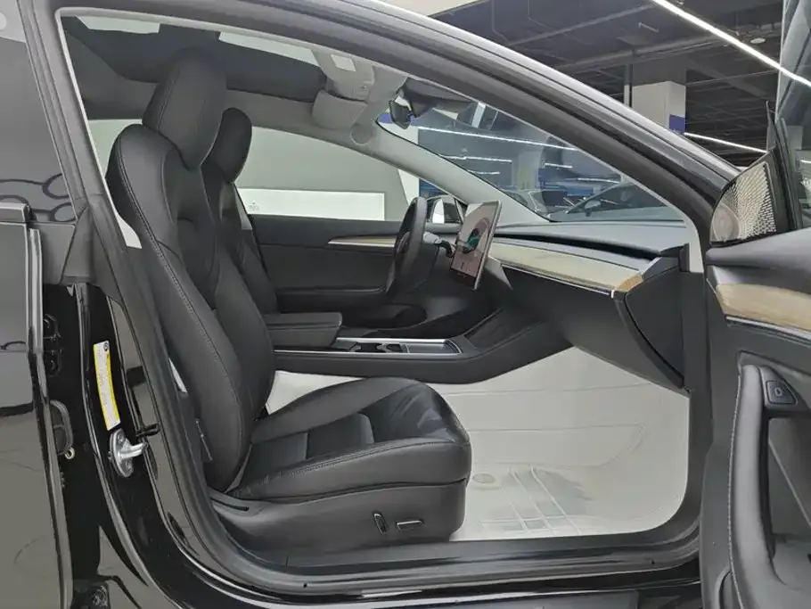 Tesla Model 3 — фото 10