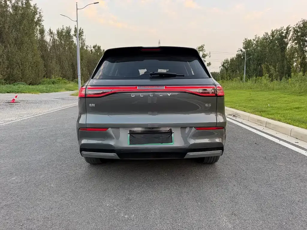 Geely Galaxy E5 — фото 10