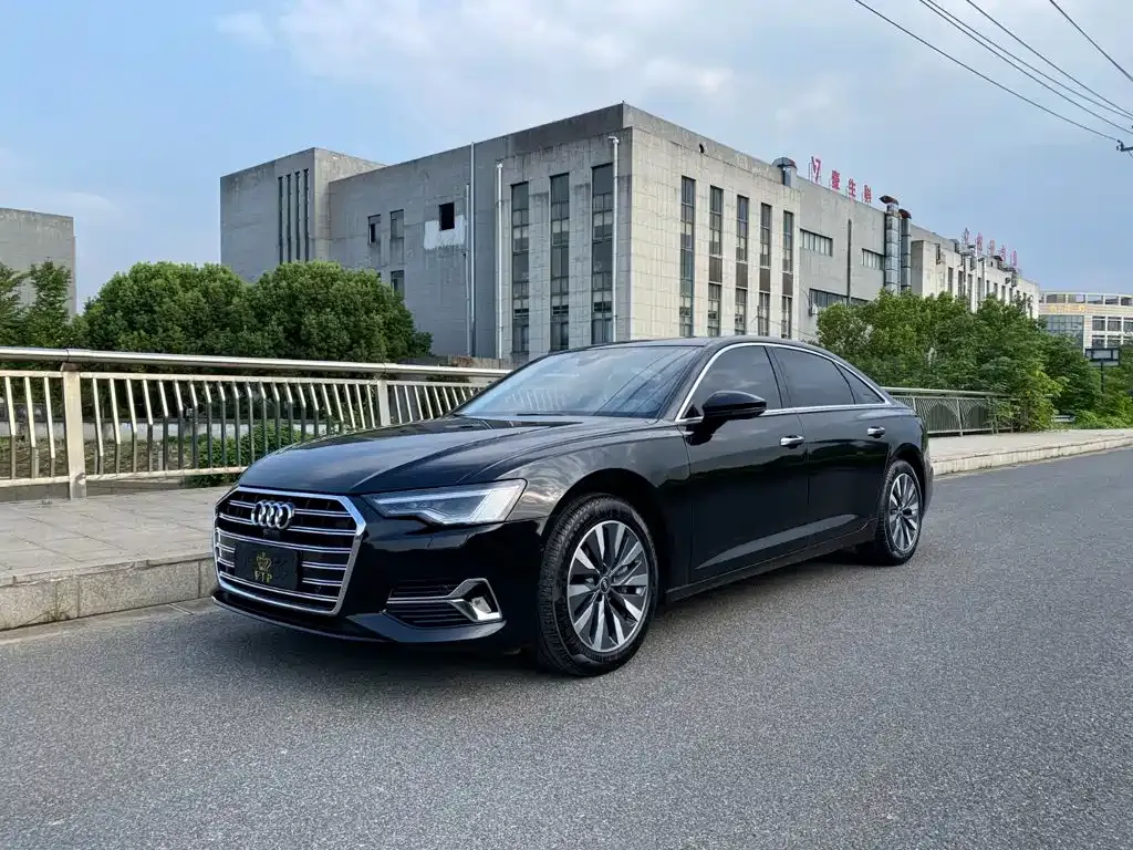 Audi A6L — фото 1