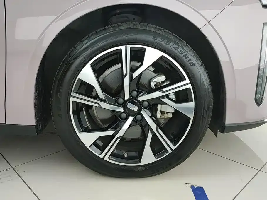 Geely Galaxy L6 — фото 10