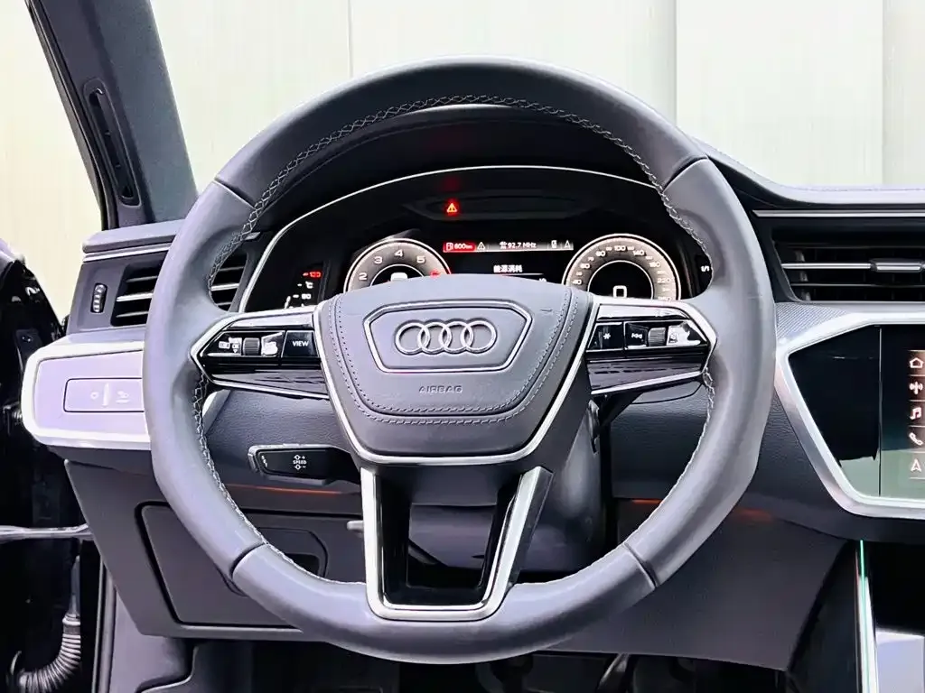 Audi A6L — фото 9