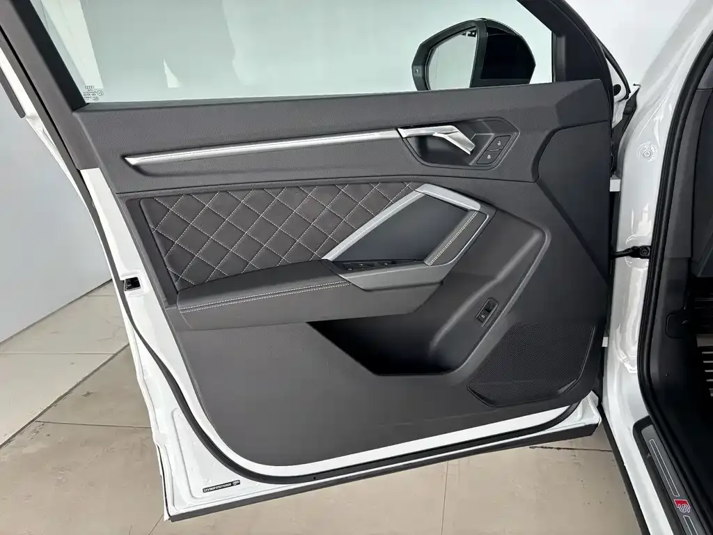 Audi Q3 Sportback — фото 10
