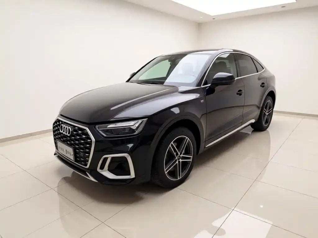 Audi Q5L Sportback — фото 1