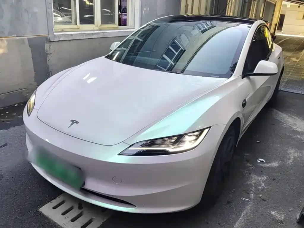 Tesla Model 3 — фото 1