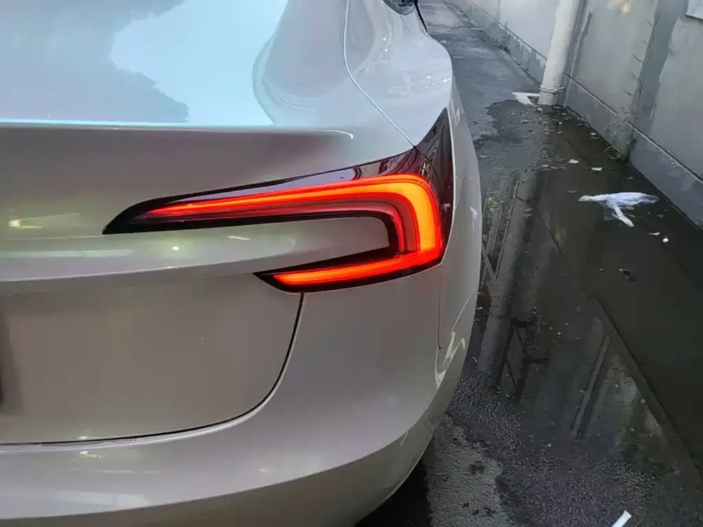 Tesla Model 3 — фото 9