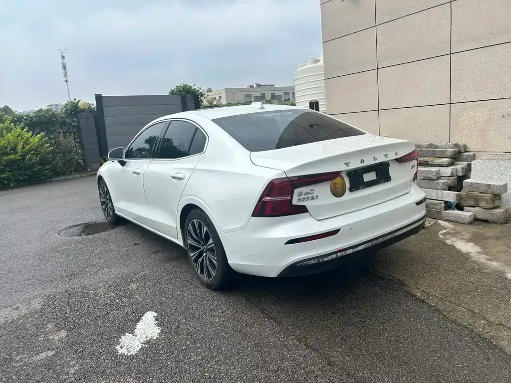 Volvo S60 — фото 10