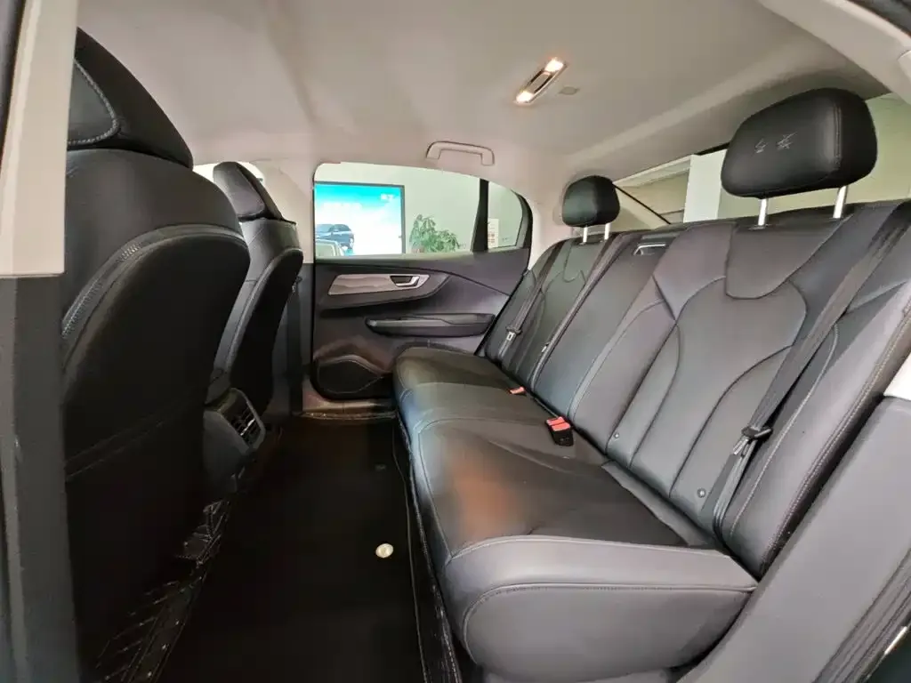 Hongqi E-QM5 — фото 2