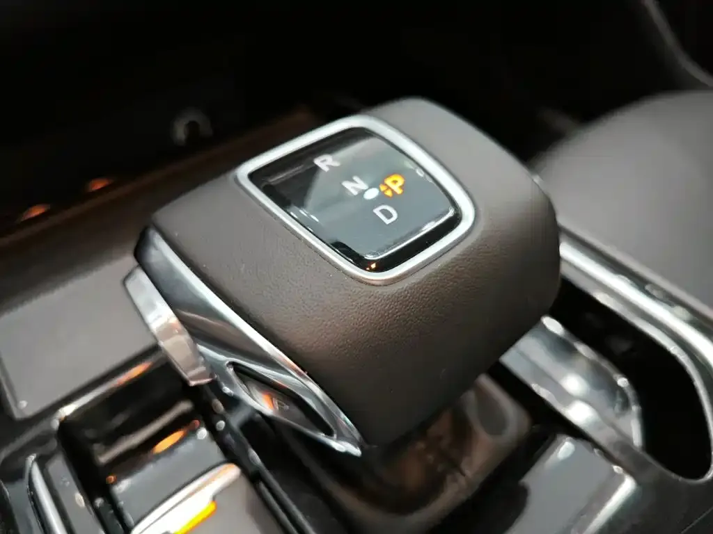 Hongqi E-QM5 — фото 4