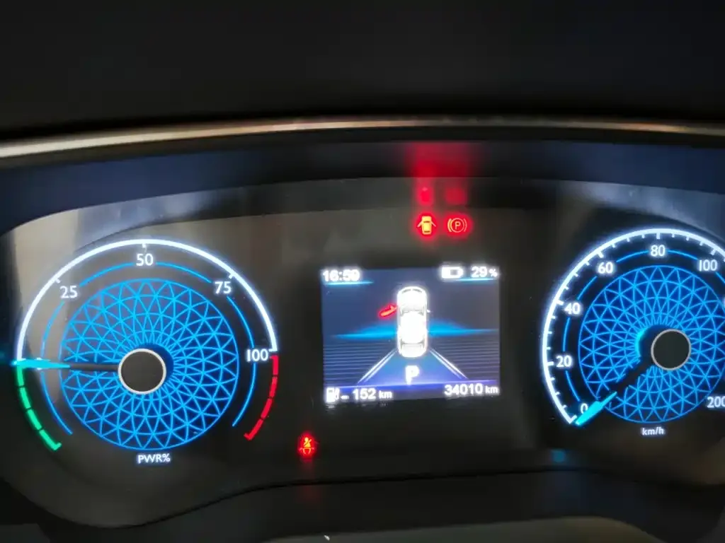 Hongqi E-QM5 — фото 10