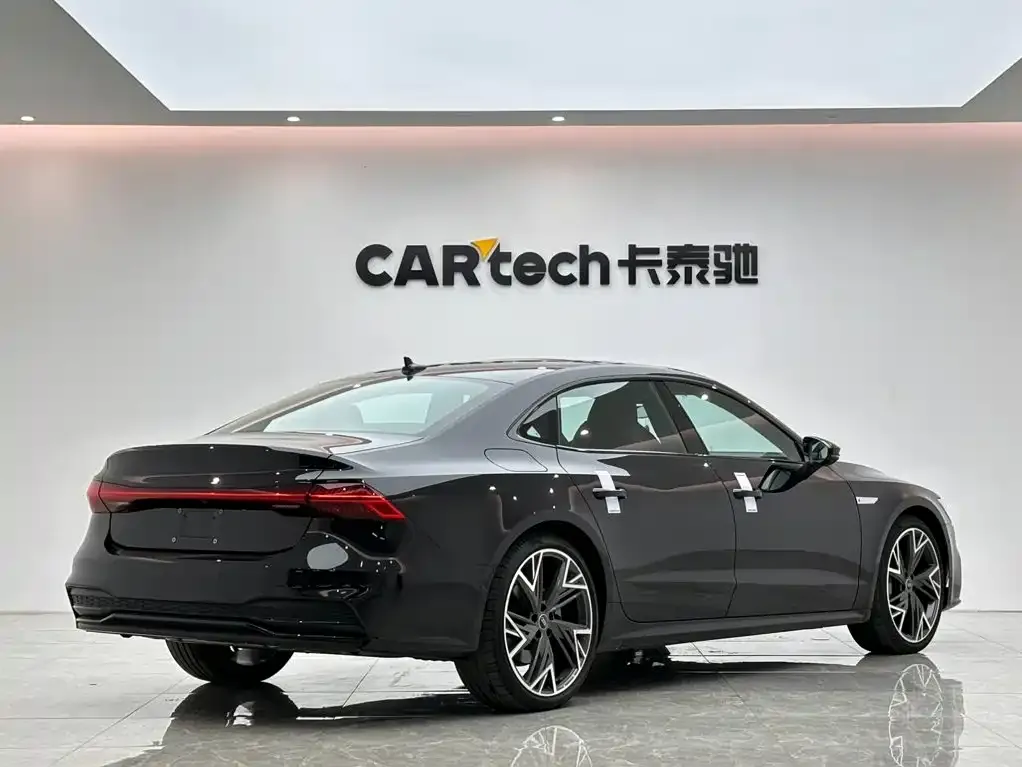 Audi A7L — фото 2