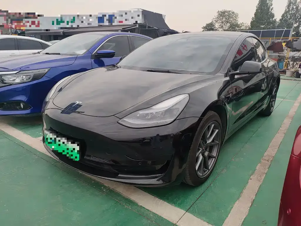 Tesla Model 3 — фото 1