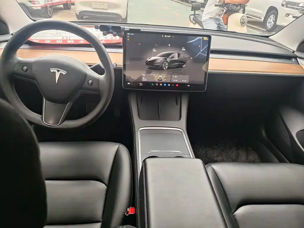 Tesla Model 3 — фото 10