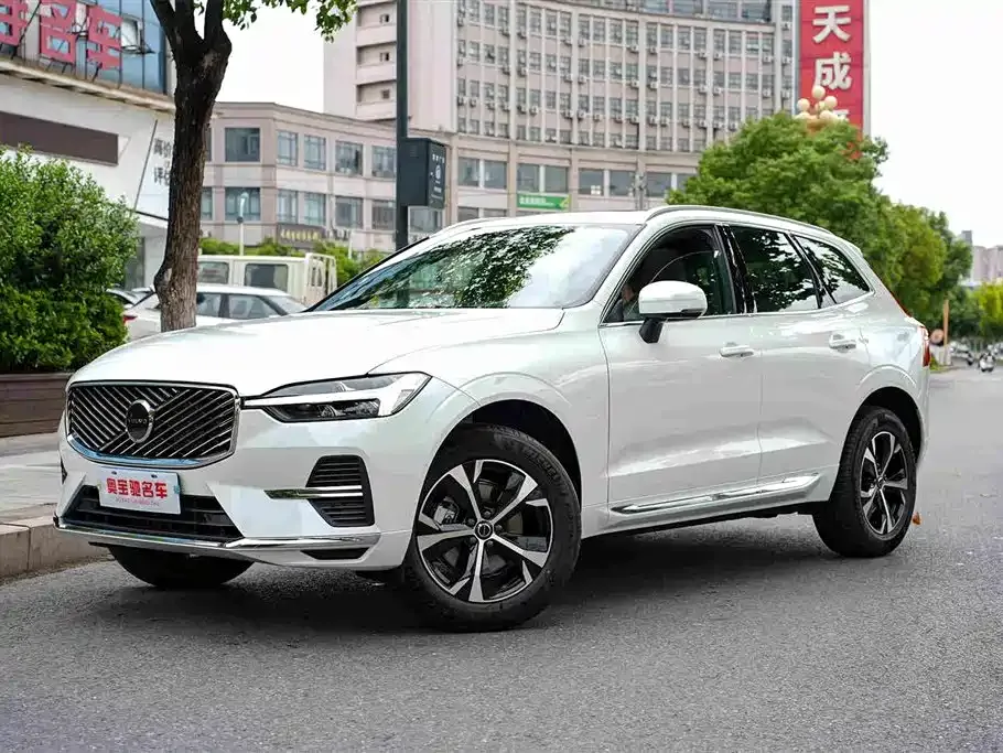 Volvo XC60 — фото 1