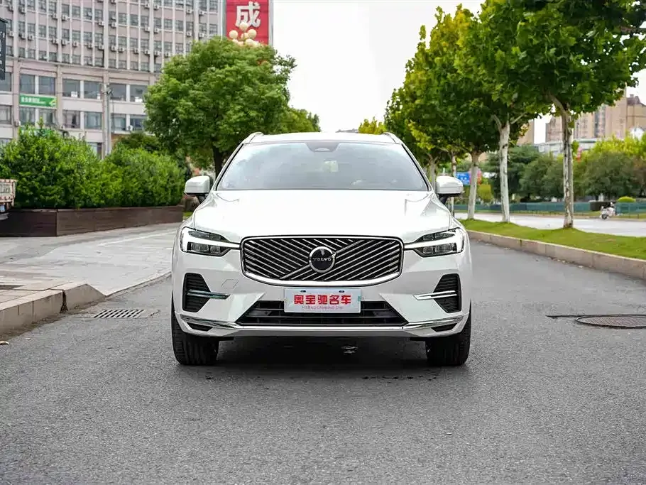 Volvo XC60 — фото 9