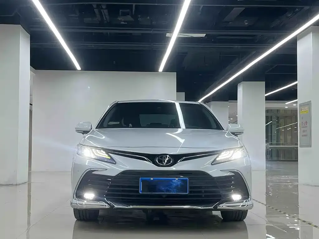 Toyota Camry — фото 6