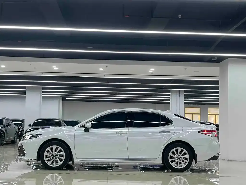 Toyota Camry — фото 10