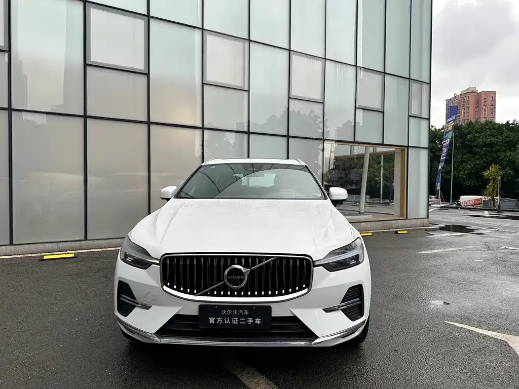 Volvo XC60 — фото 1