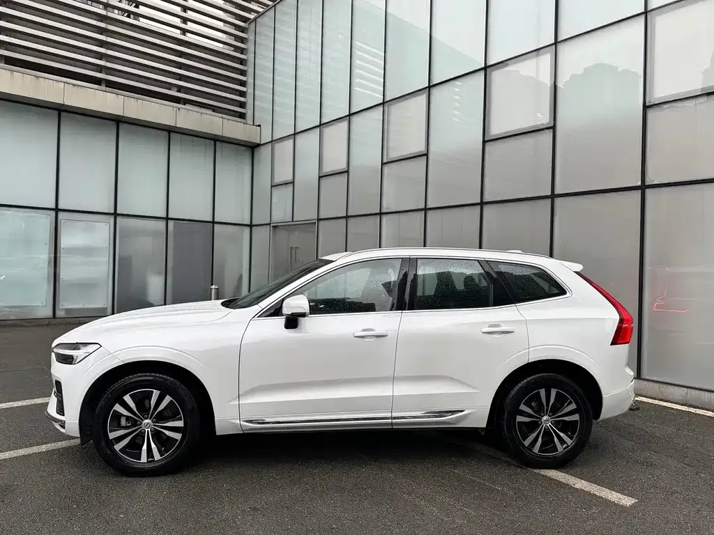 Volvo XC60 — фото 7