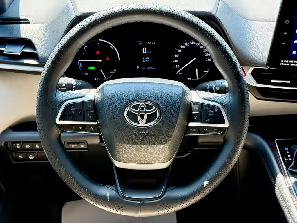 Toyota Granvia — фото 4
