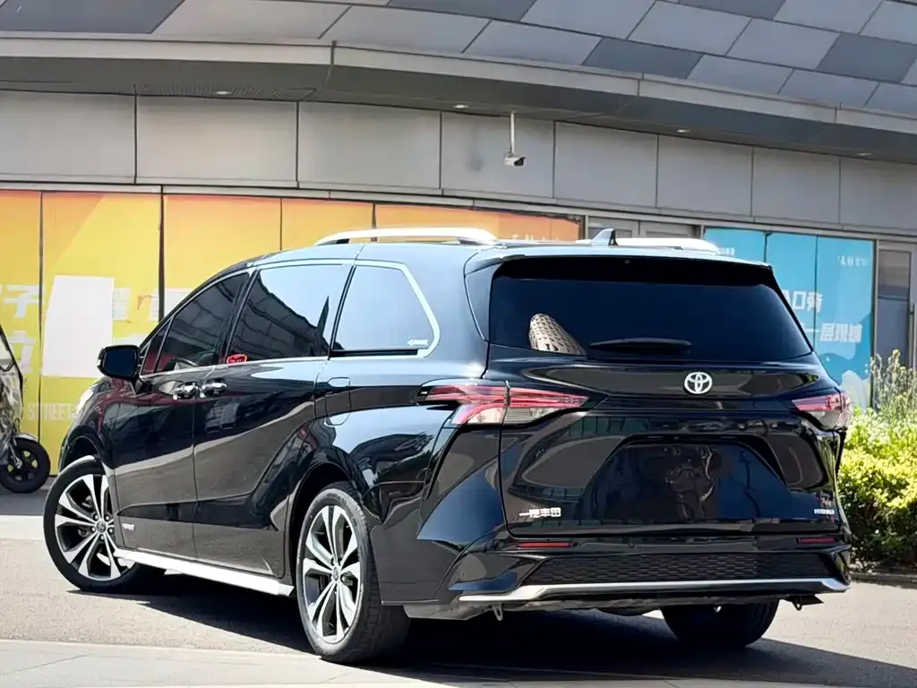 Toyota Granvia — фото 2