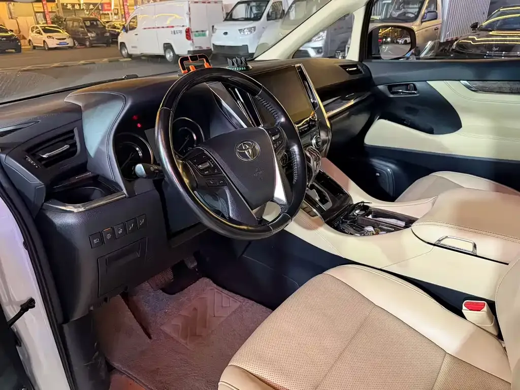 Toyota Vellfire — фото 2
