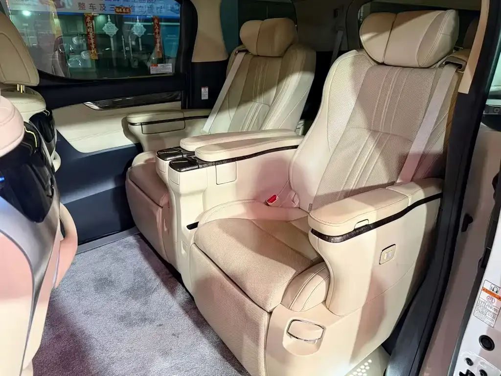 Toyota Vellfire — фото 3