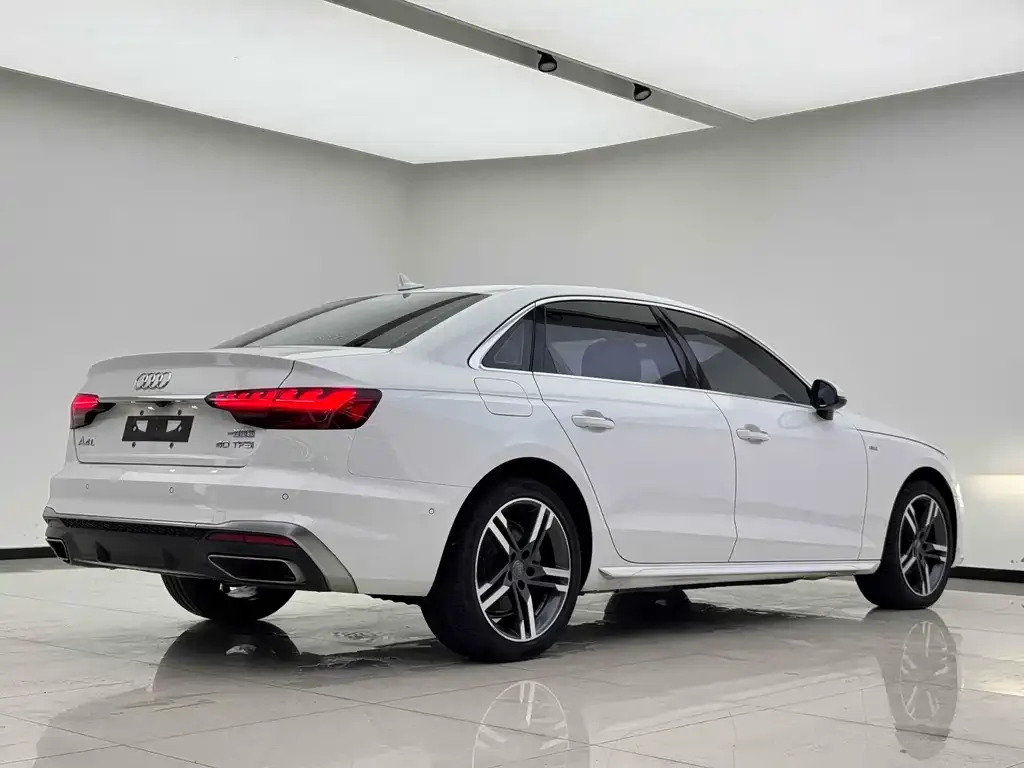 Audi A4L — фото 2
