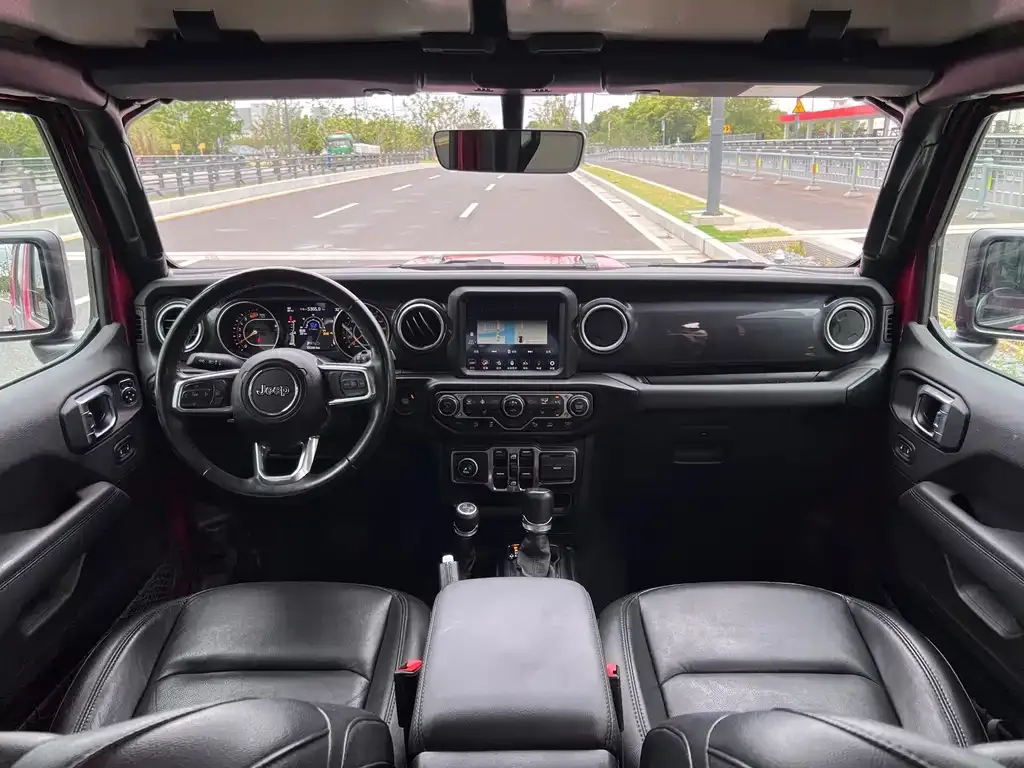 Jeep Wrangler — фото 6