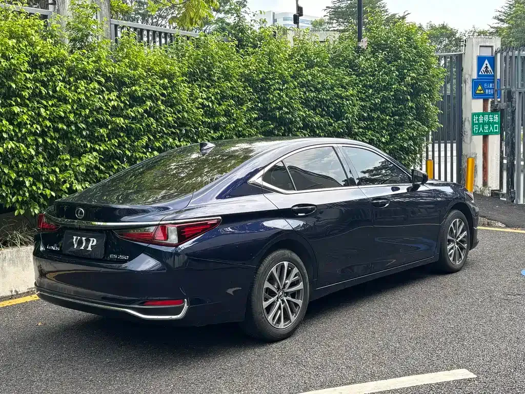 Lexus ES — фото 8