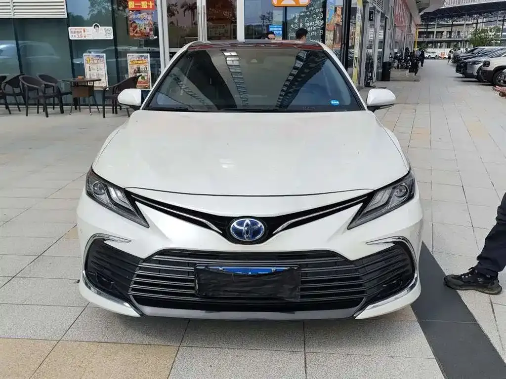 Toyota Camry — фото 2
