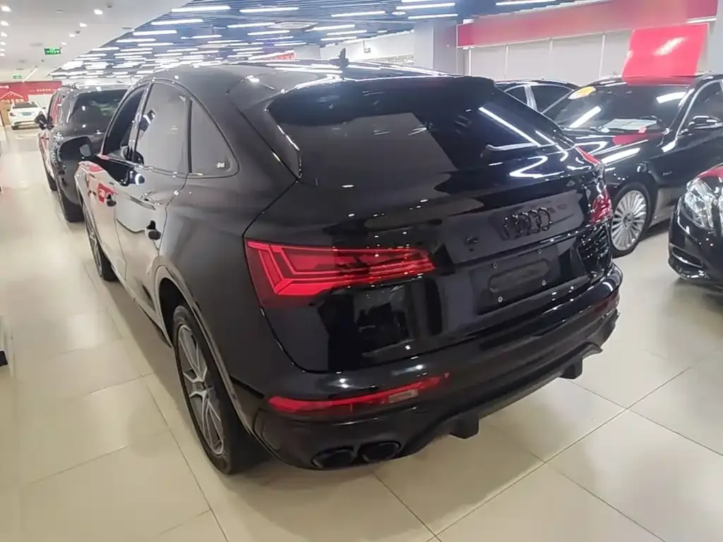 Audi Q5L Sportback — фото 4