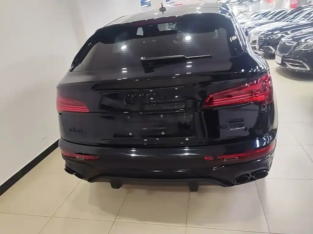 Audi Q5L Sportback — фото 5