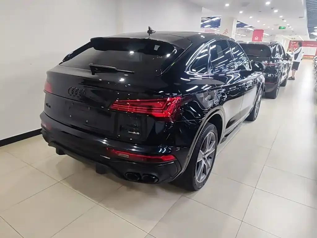 Audi Q5L Sportback — фото 9
