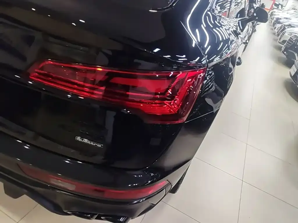 Audi Q5L Sportback — фото 3