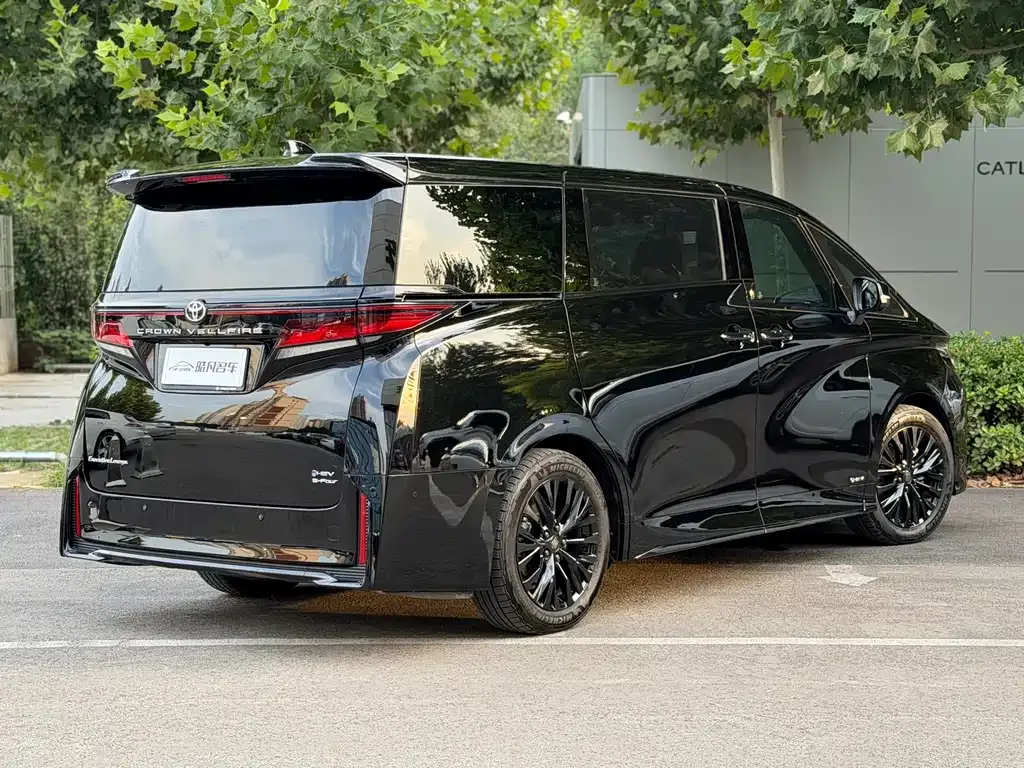 Toyota Vellfire — фото 8