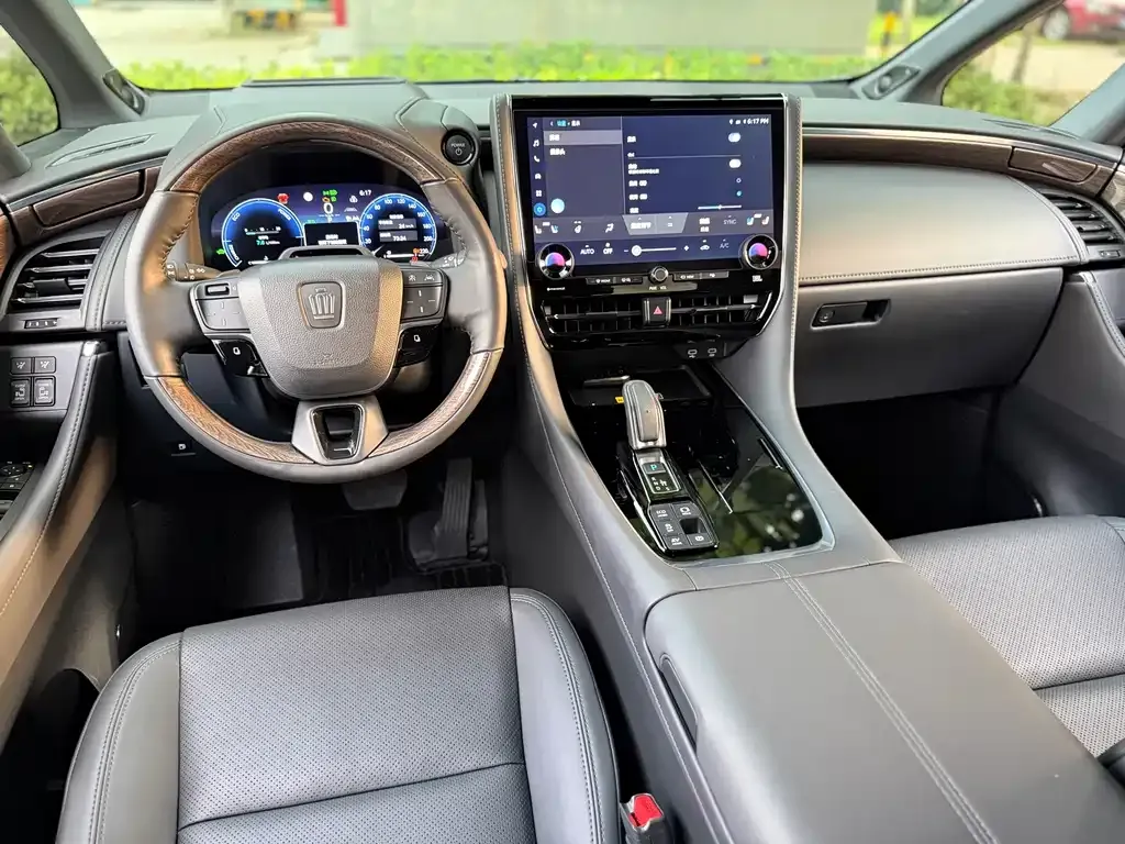 Toyota Vellfire — фото 5