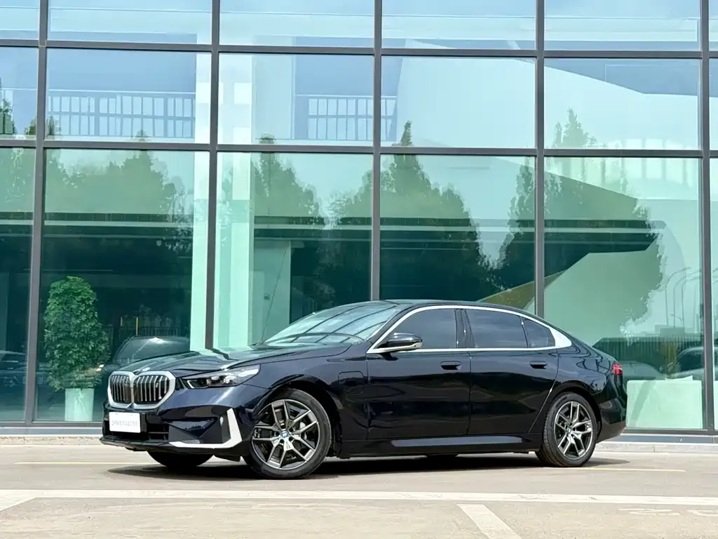 BMW i5 eDrive 35L Premium Luxury 1