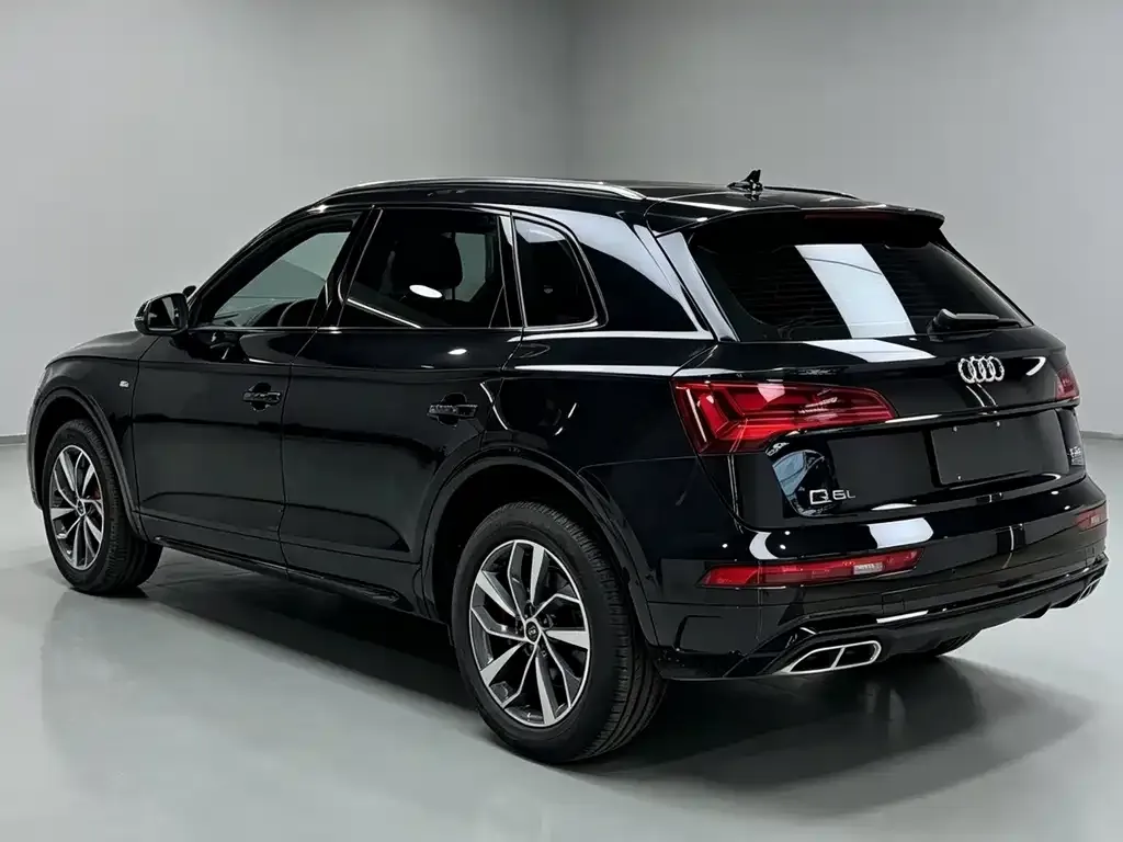 Audi Q5L — фото 6