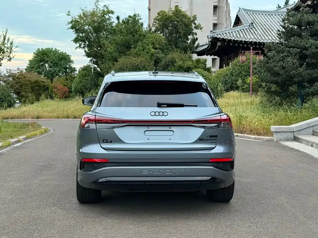 Audi Q4 e-tron — фото 2
