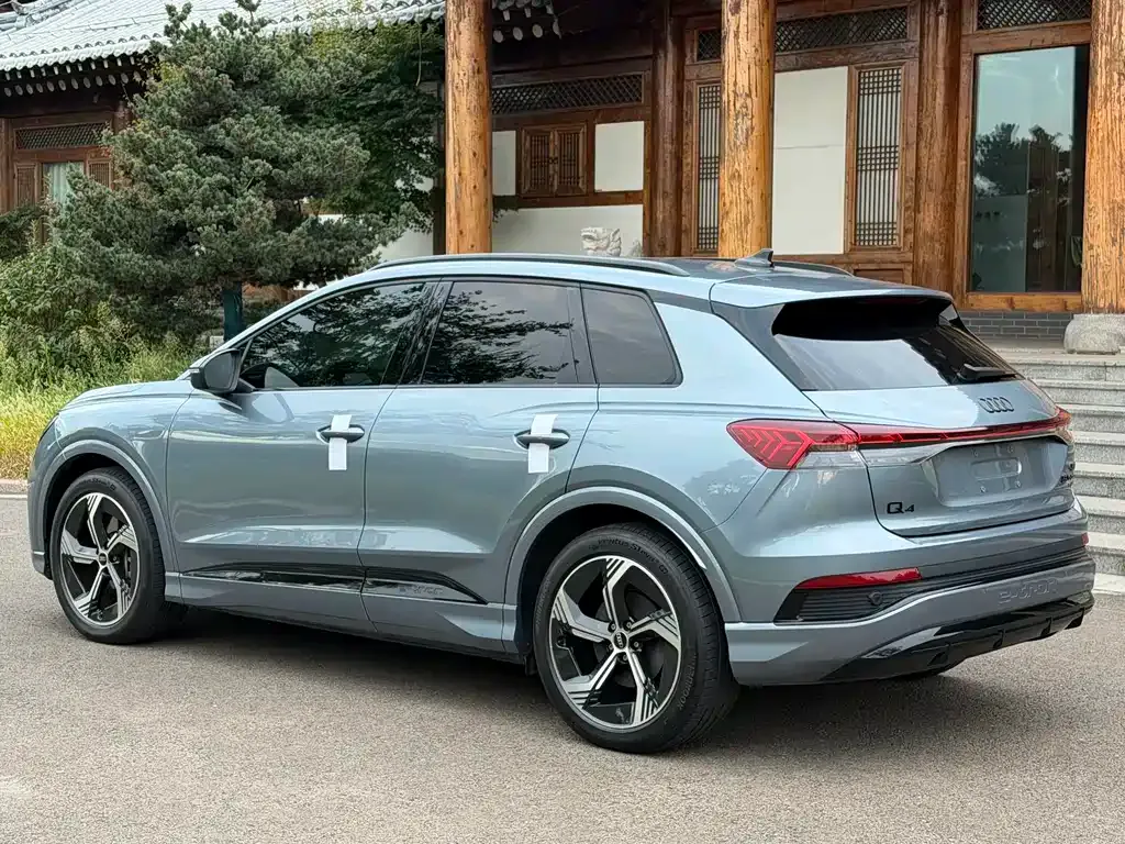 Audi Q4 e-tron — фото 8