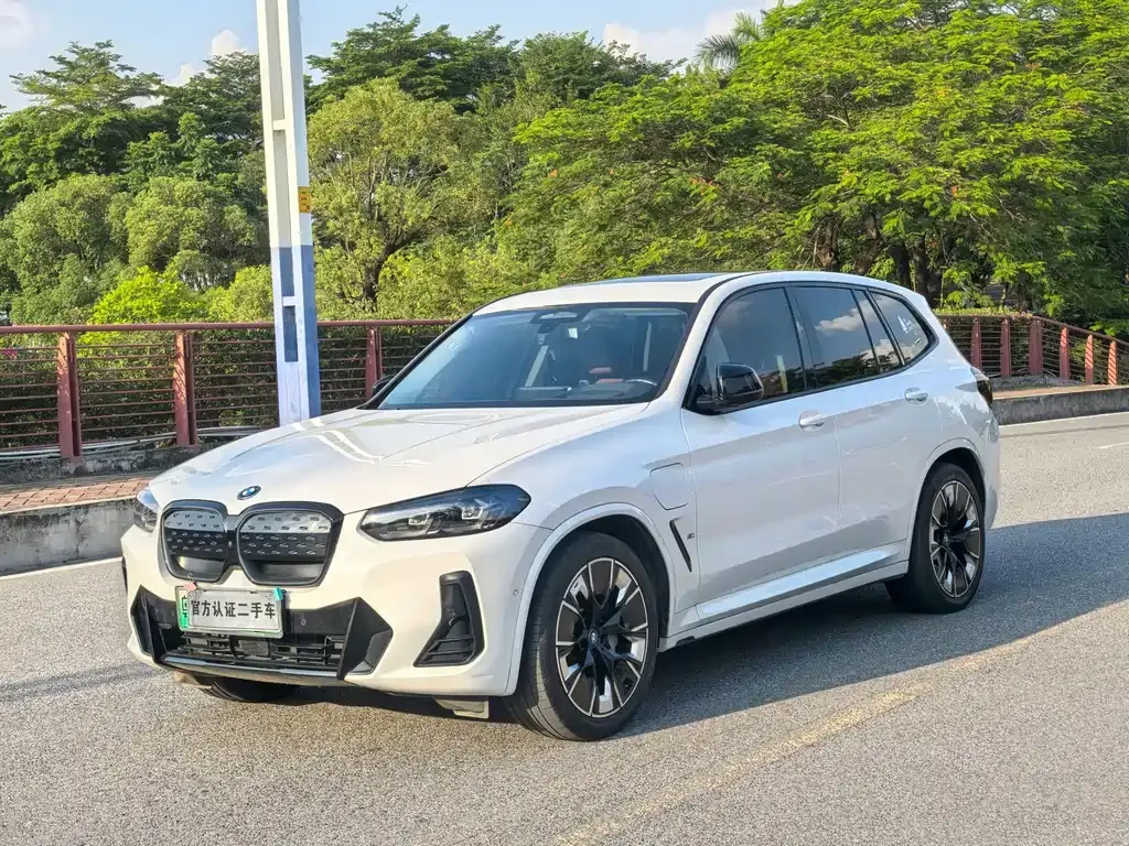 BMW iX3 — фото 1