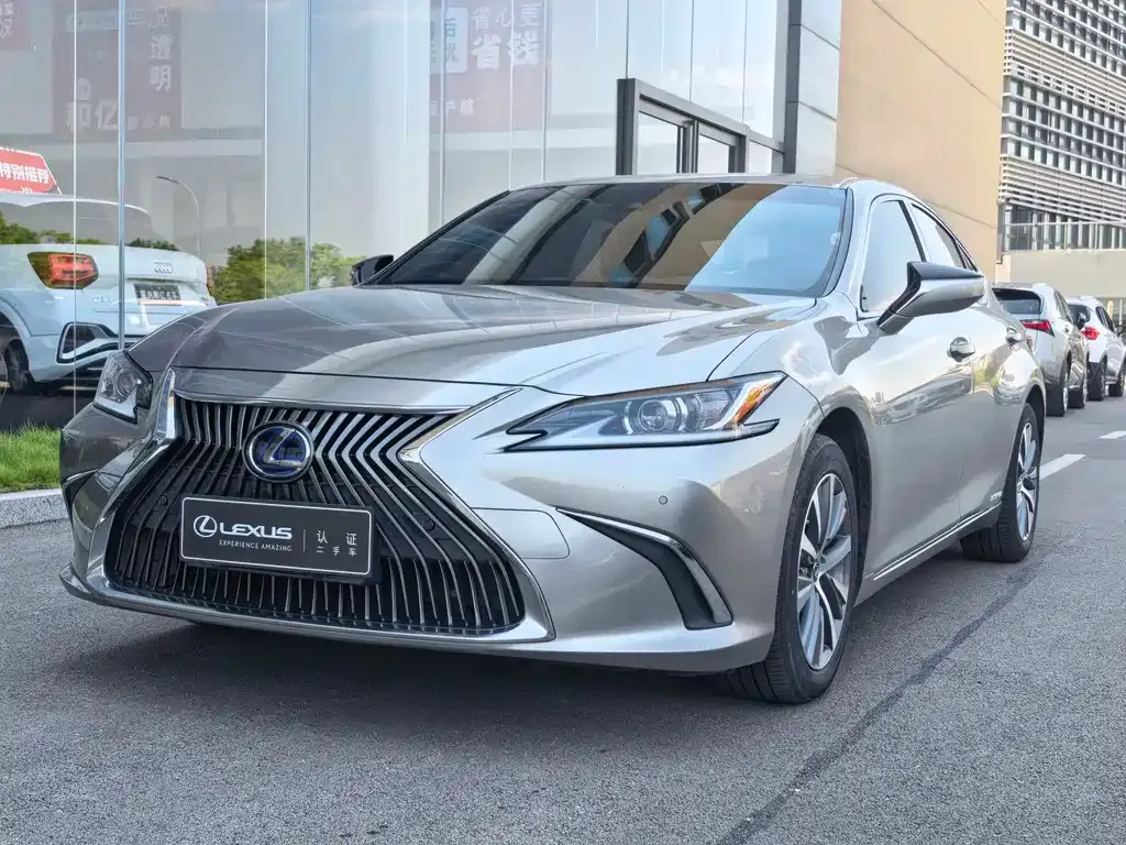 Lexus ES — фото 1