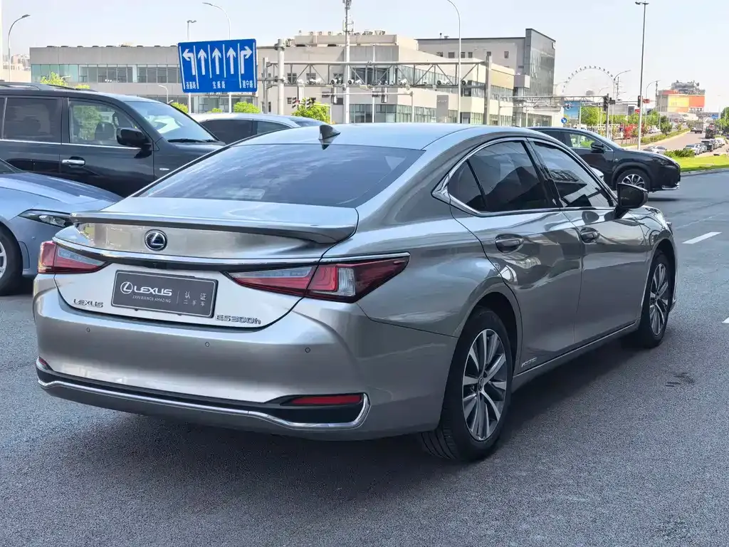 Lexus ES — фото 9