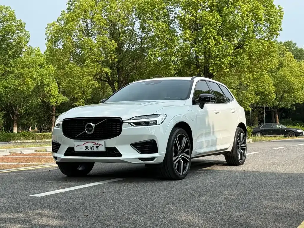 Volvo XC60 PHEV — фото 1