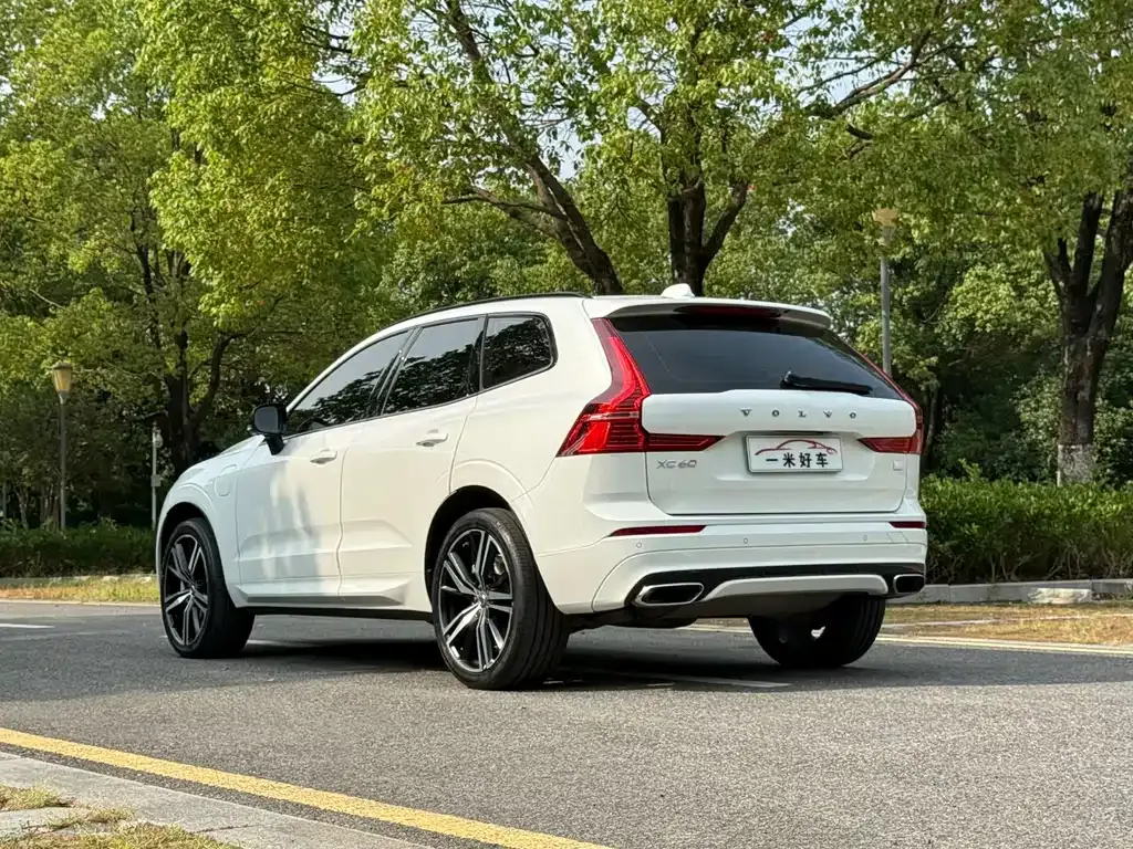 Volvo XC60 PHEV — фото 6