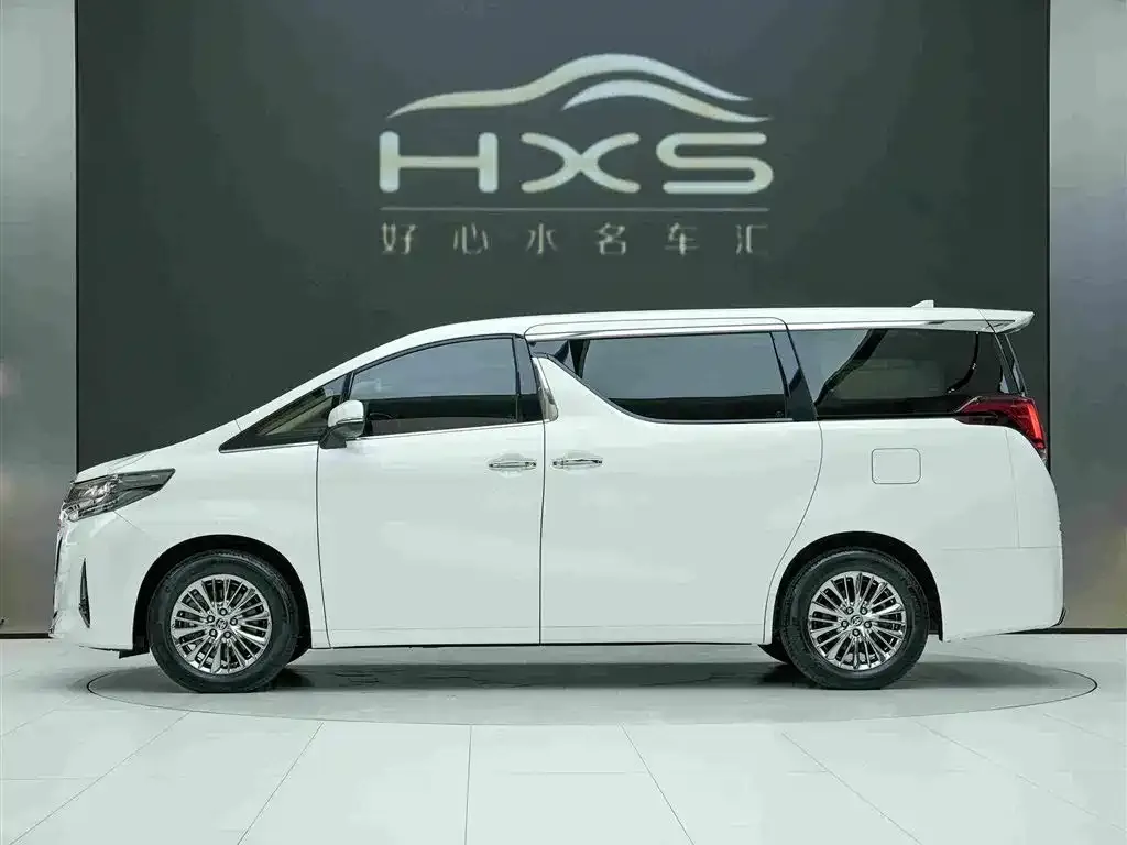 Toyota Alphard — фото 9