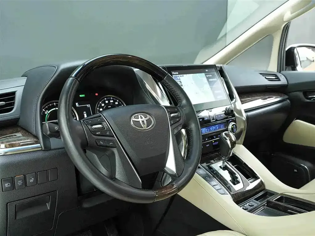 Toyota Alphard — фото 2