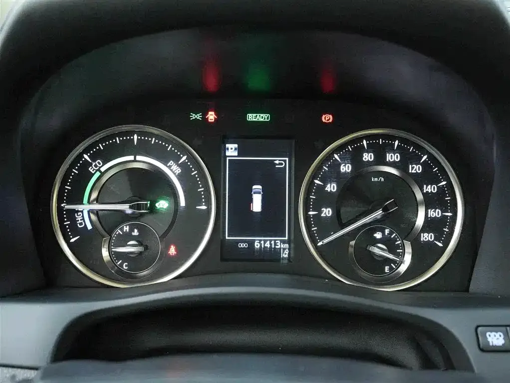 Toyota Alphard — фото 10