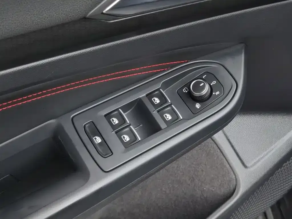 Volkswagen Golf GTI — фото 4